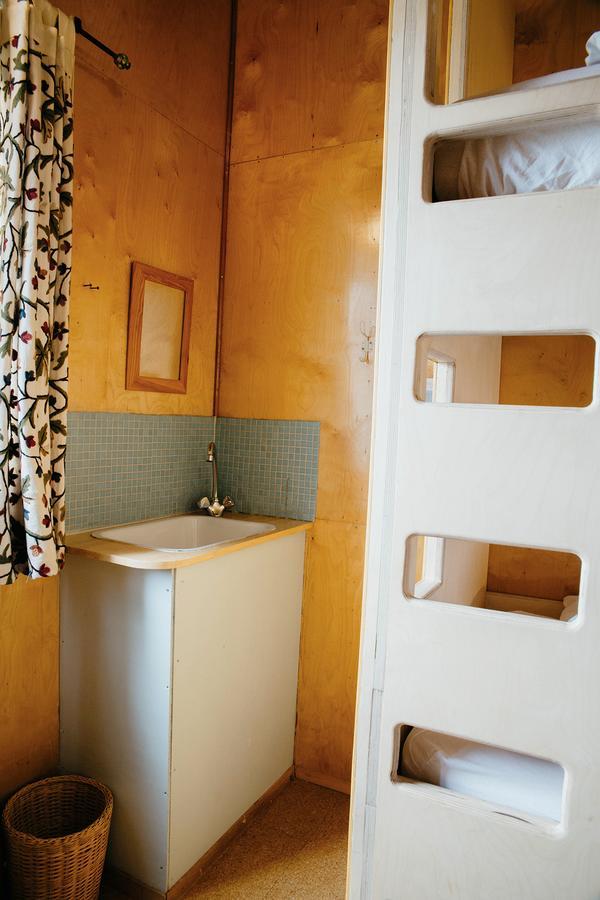 Hafaldan Hi Hostel - Harbour Building Seydisfjordur エクステリア 写真